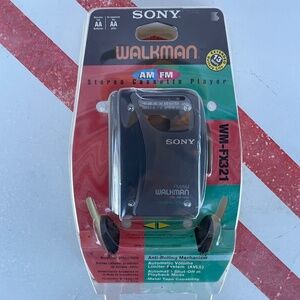 SONY WALKMAN AM/FM Stereo Cassette Player WM-FX321 in Original Packaging (1996)